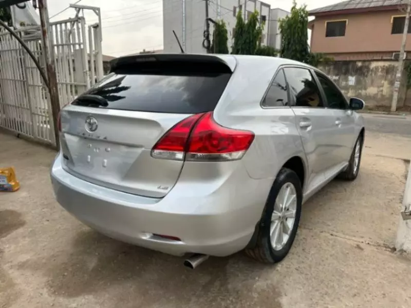 Toyota Venza   - 2012