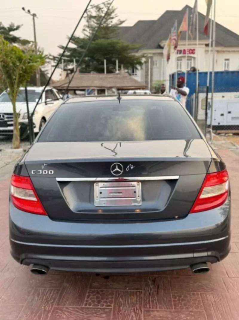 Mercedes-Benz C 300   - 2011