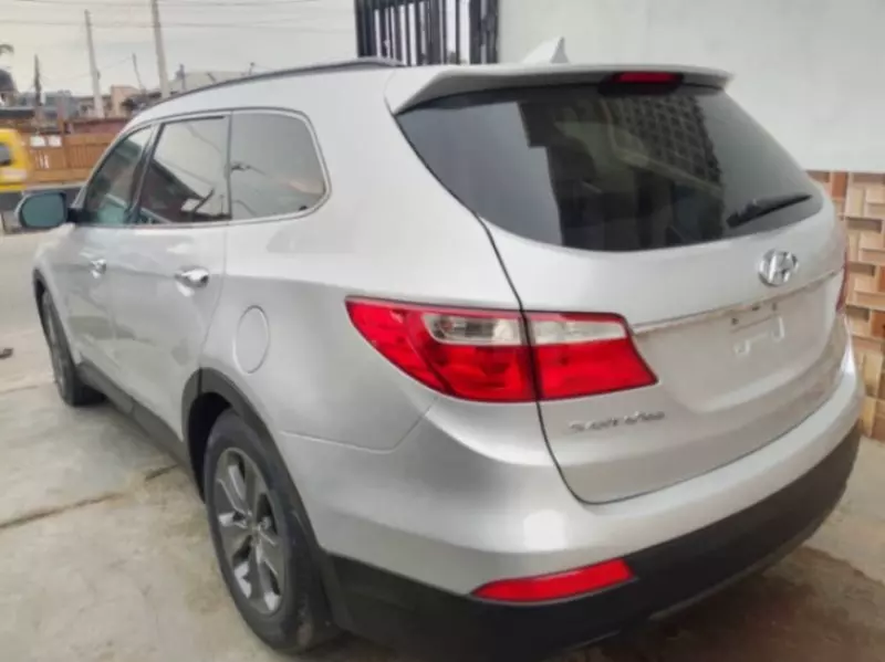 Hyundai Santa Fe   - 2014