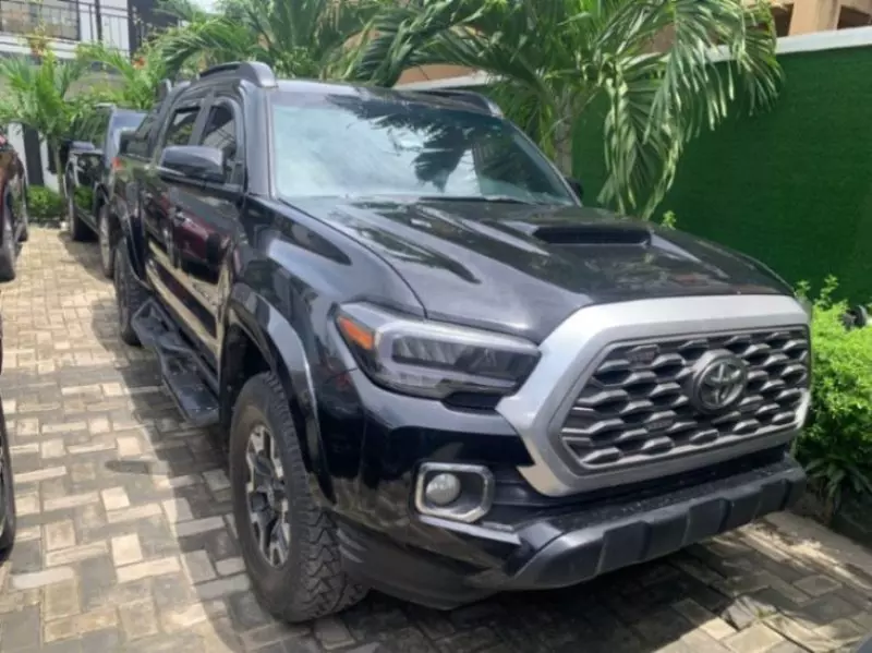 TOYOTA Tacoma   - 2018