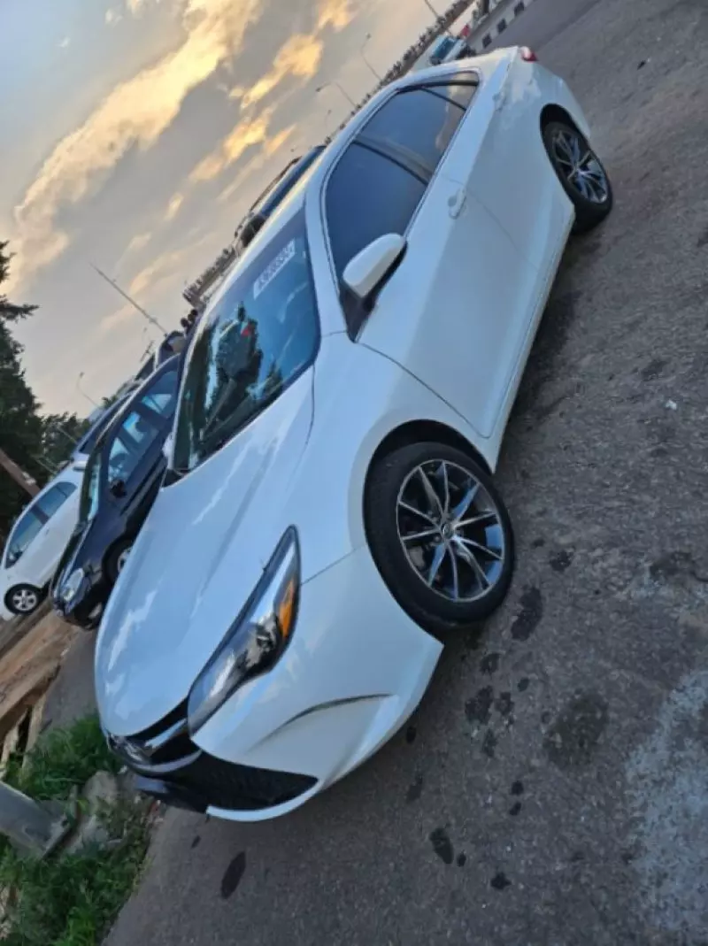 Toyota camry   - 2016