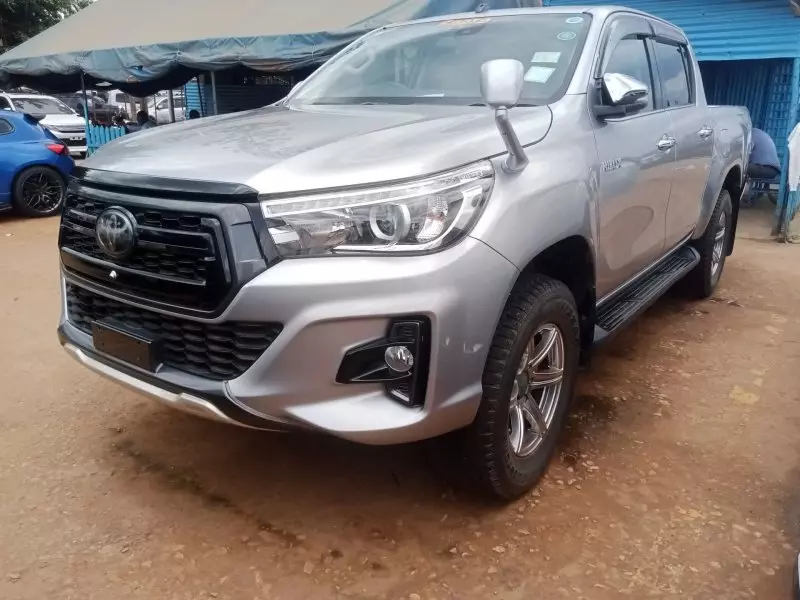 Toyota Hilux   - 2017