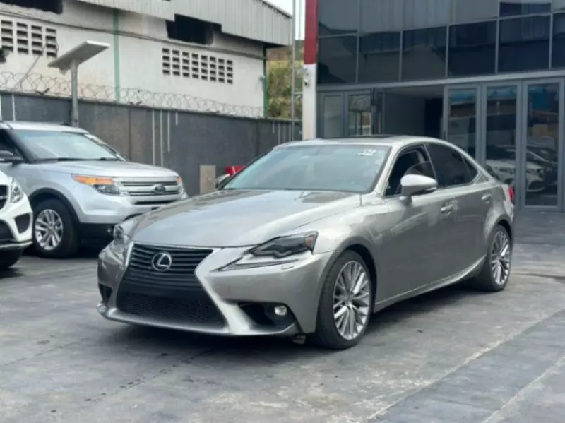 Lexus IS   - 2015