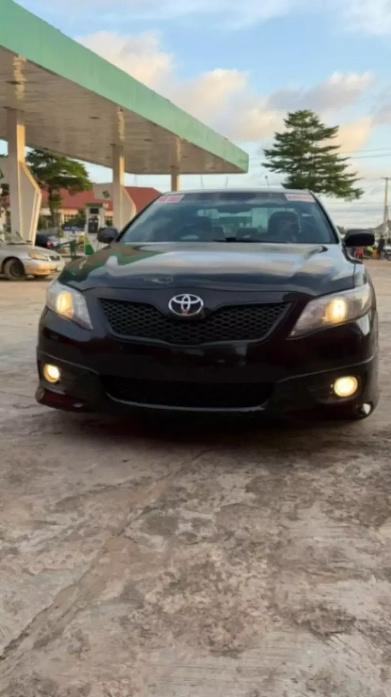 Toyota Camry - 2010