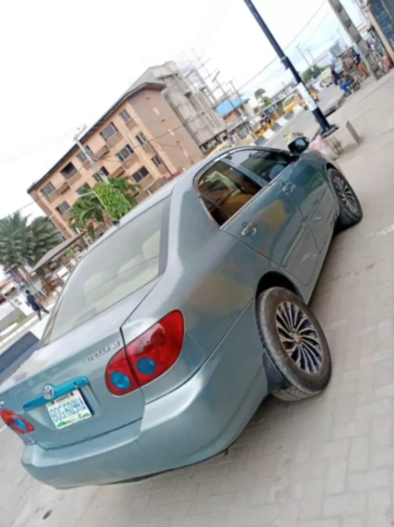 Toyota Corolla - 2005