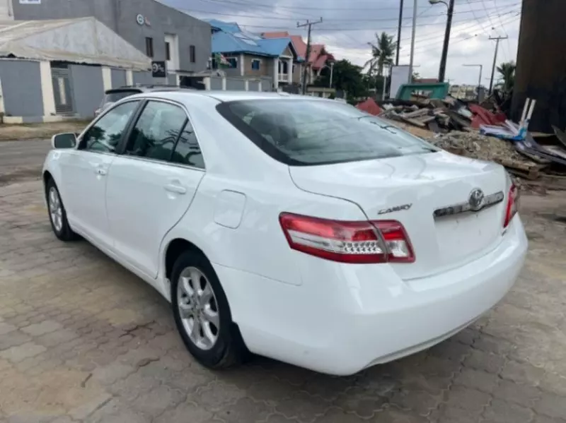 TOYOTA Camry   - 2010