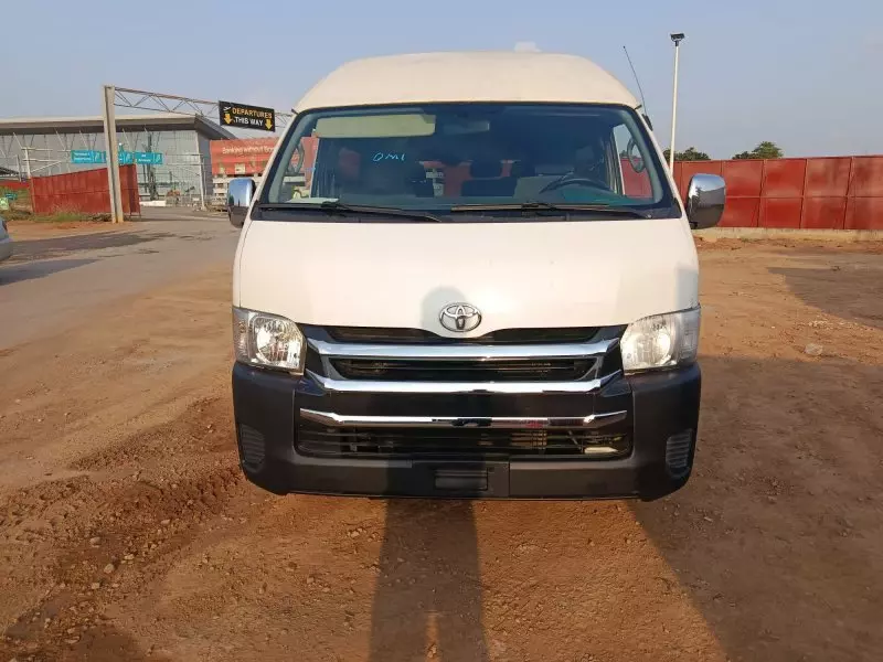 Toyota Hiace   - 2015