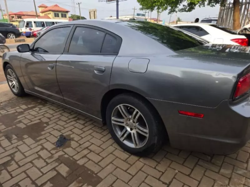 Dodge Charger   - 2011