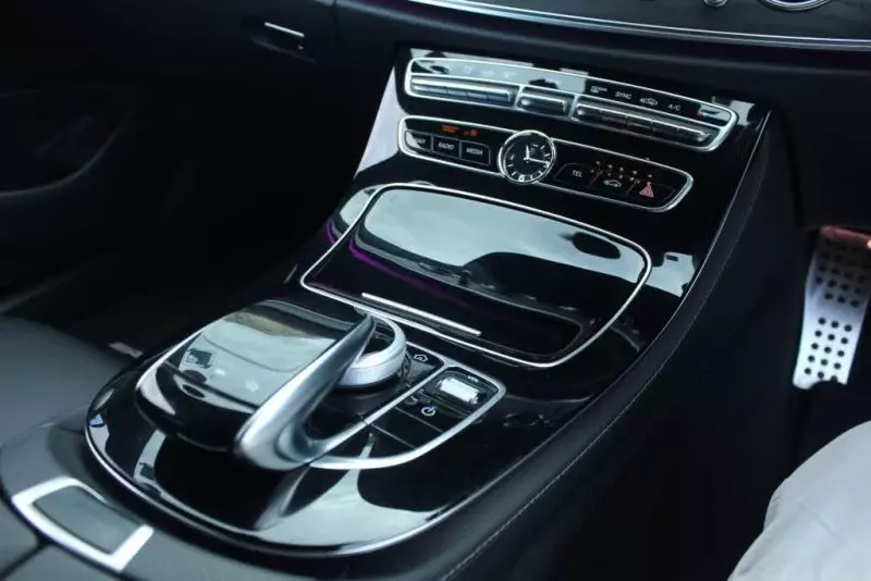 Mercedes-Benz E200   - 2016