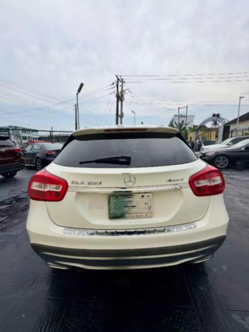 Mercedes-Benz GLA 250   - 2015