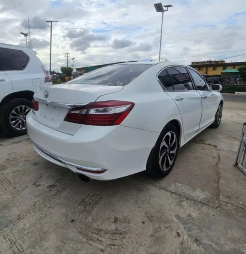 Honda Accord   - 2017