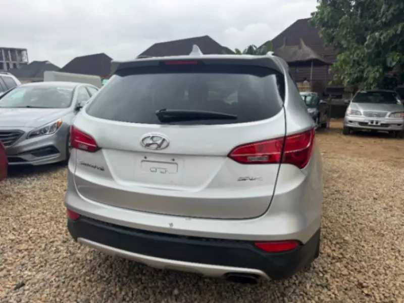 Hyundai Santa Fe   - 2013