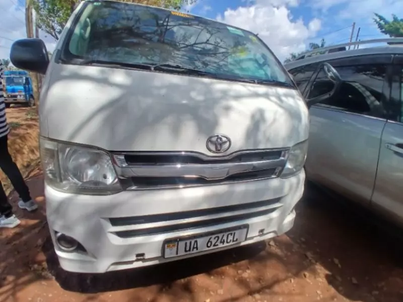 Toyota Hiace   - 2011