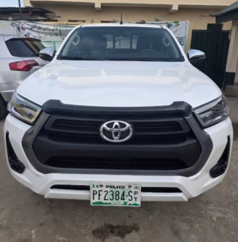 TOYOTA Hilux   - 2019