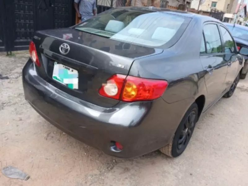 TOYOTA Corolla   - 2010