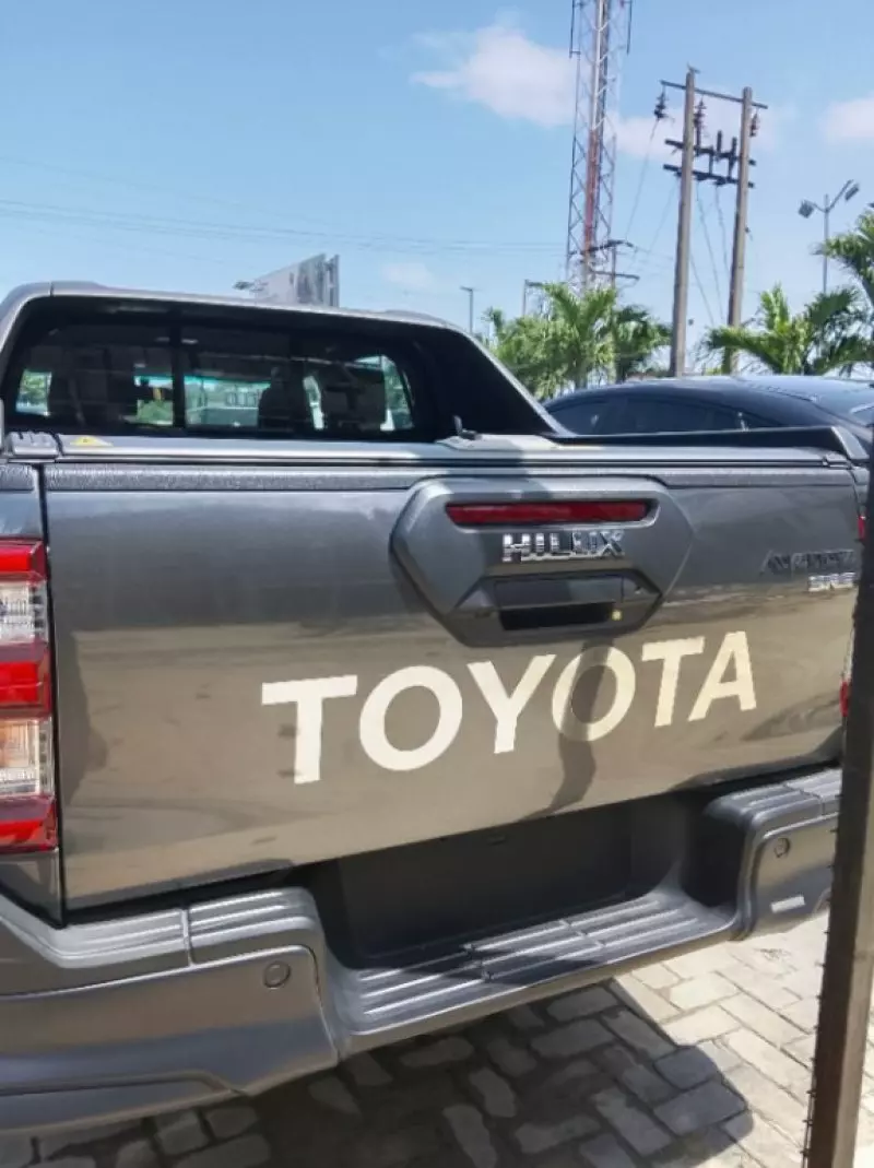 Toyota Hilux   - 2025