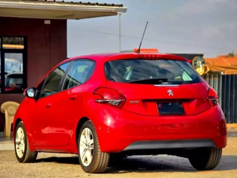 Peugeot 208   - 2018