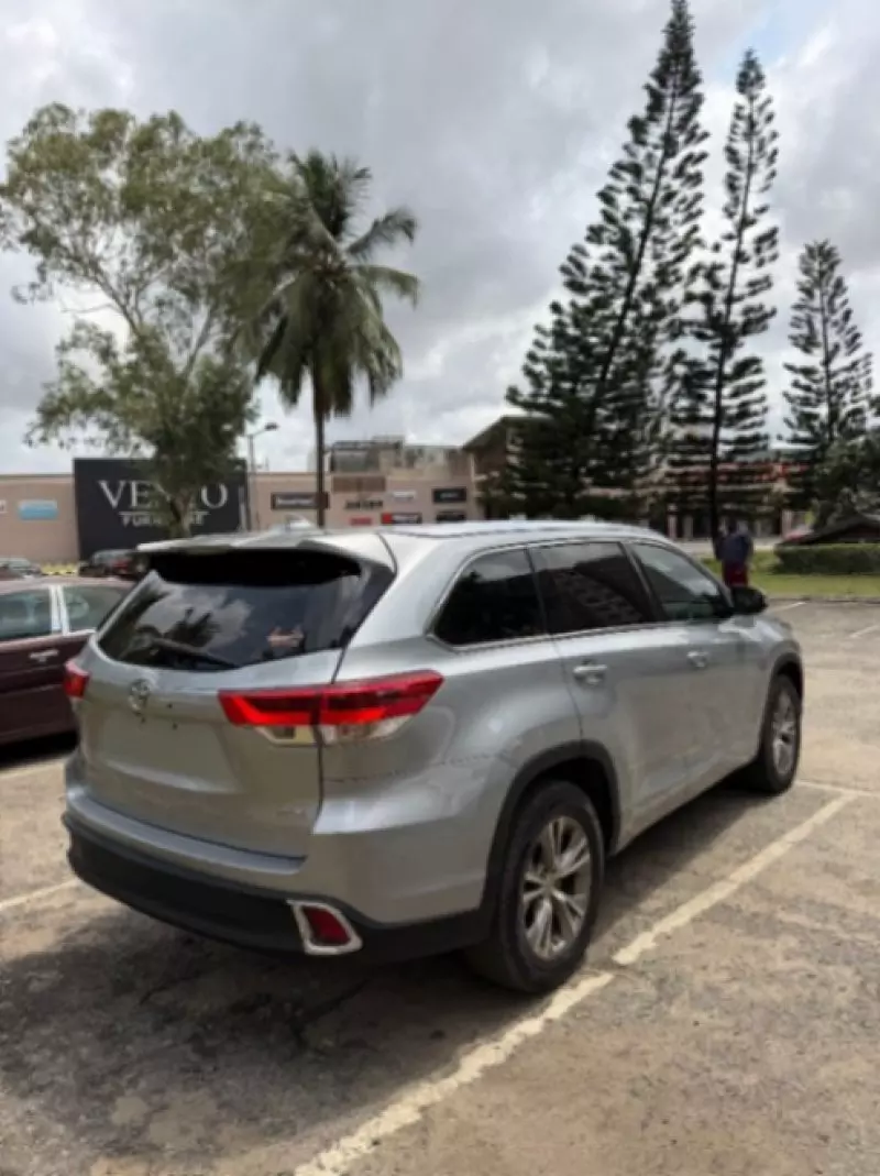 Toyota Highlander   - 2015