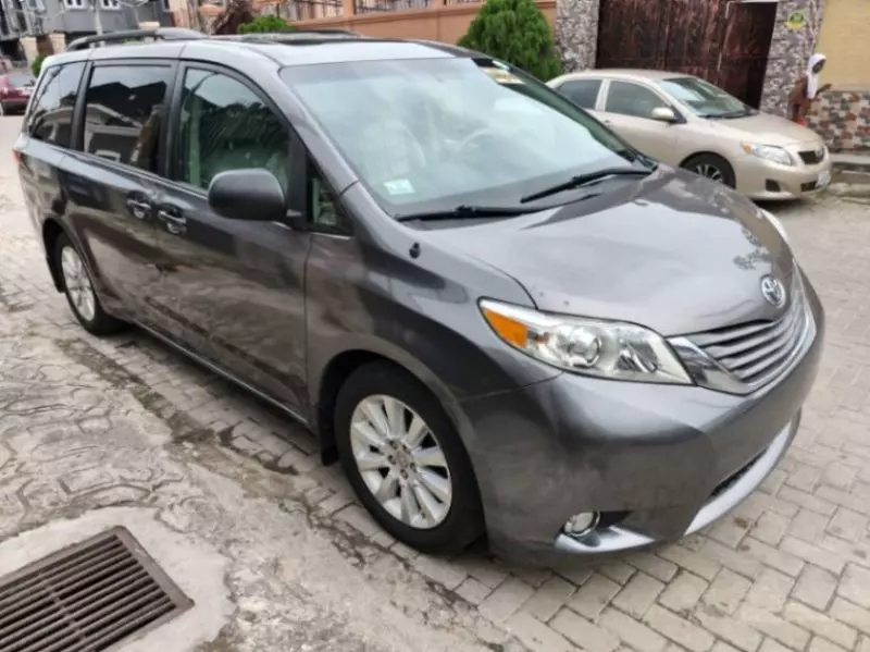 Toyota Sienna   - 2012