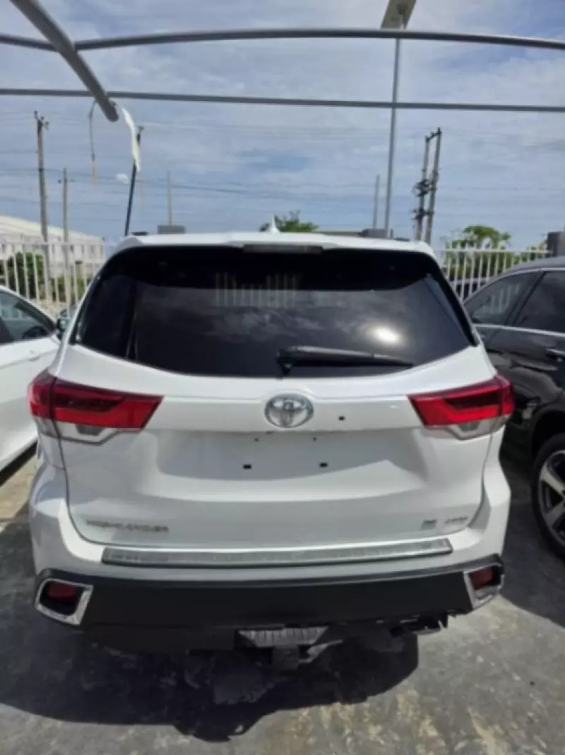 Toyota Highlander   - 2016