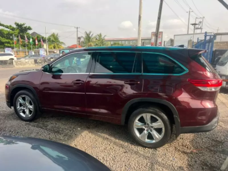 Toyota Highlander   - 2019