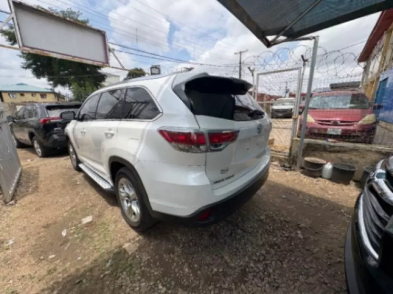 TOYOTA Highlander   - 2016