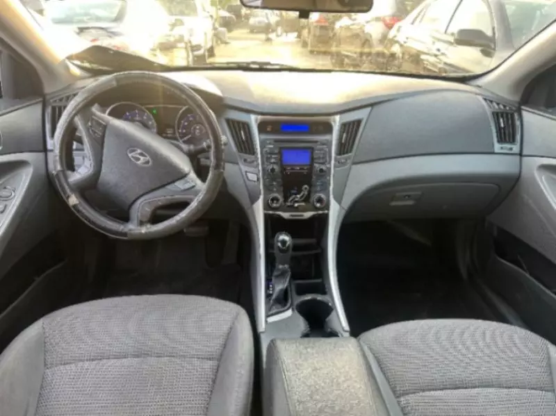 Hyundai Sonata   - 2011