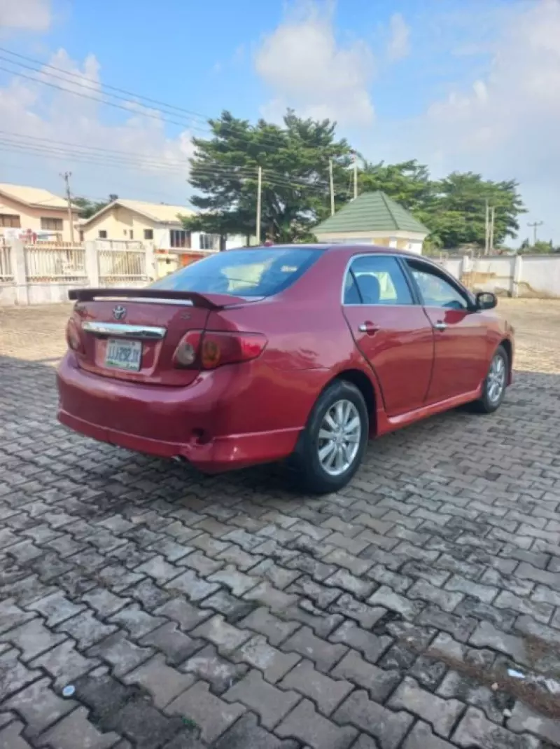 Toyota Corolla   - 2010
