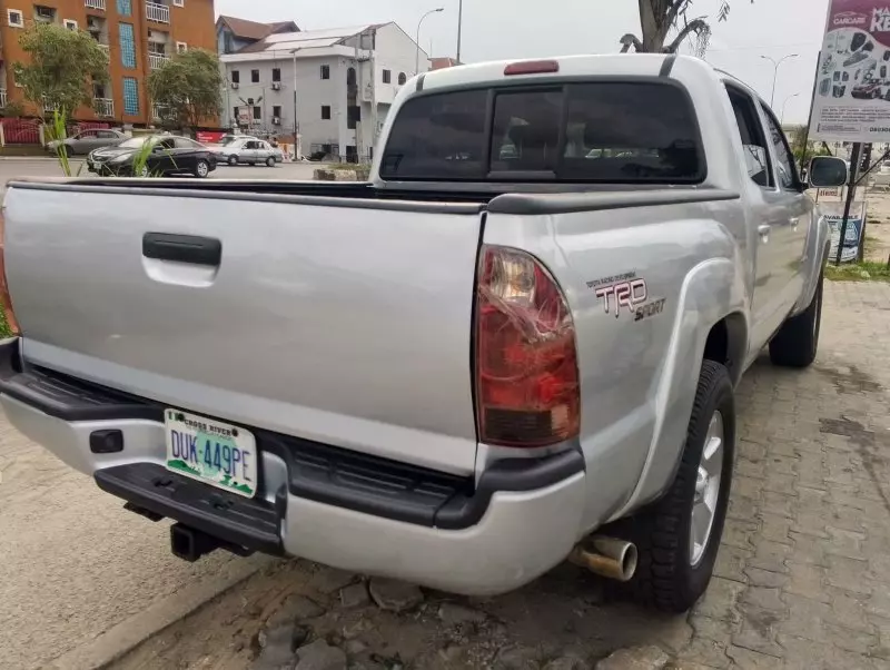 Toyota Tacoma   - 2005