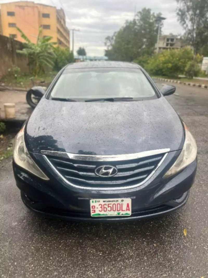 Hyundai Sonata   - 2011