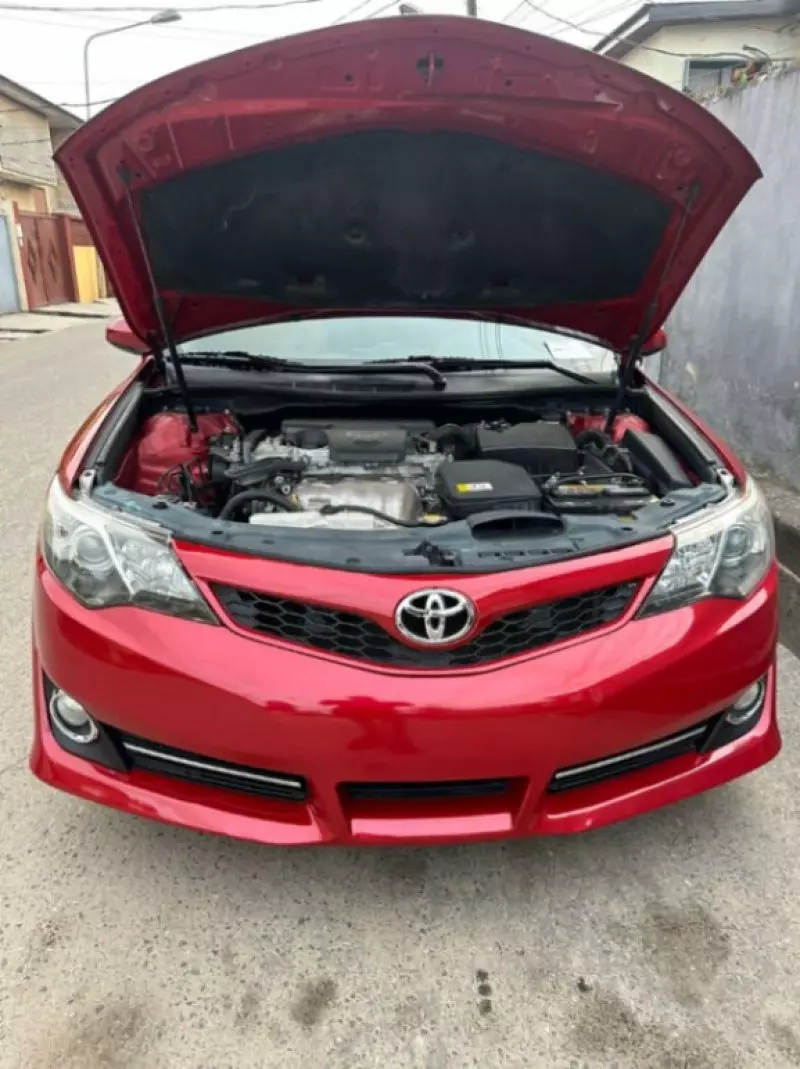 Toyota Camry   - 2012