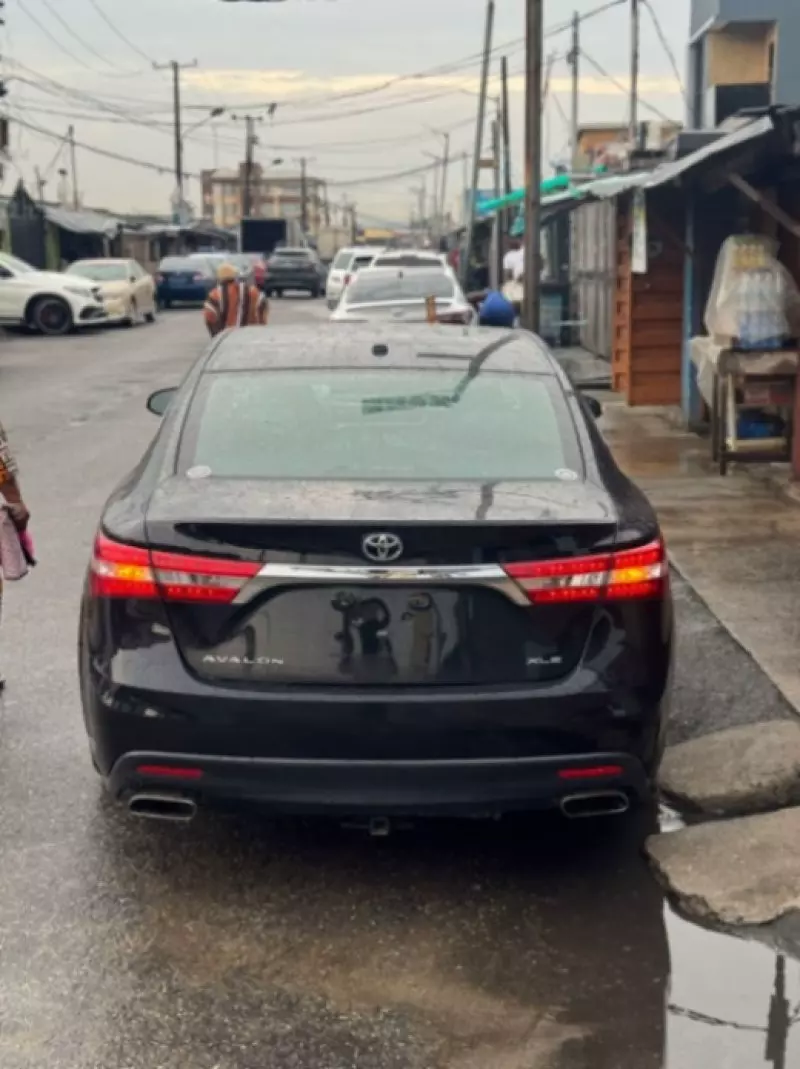 Toyota Avalon   - 2013