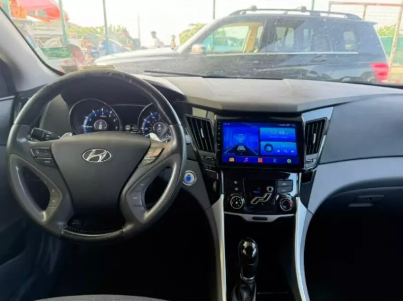 Hyundai Sonata   - 2013