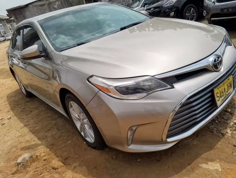 Toyota Avalon   - 2013