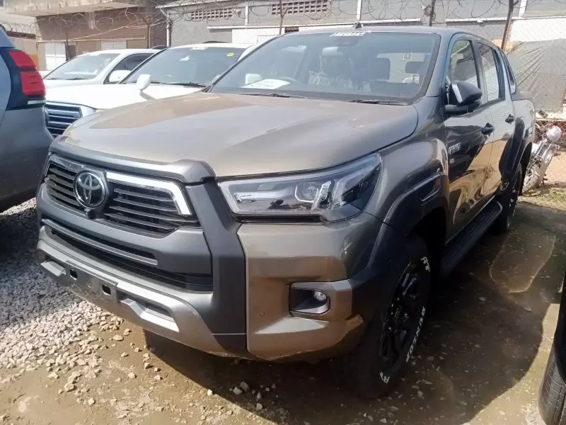 Toyota Hilux   - 2025