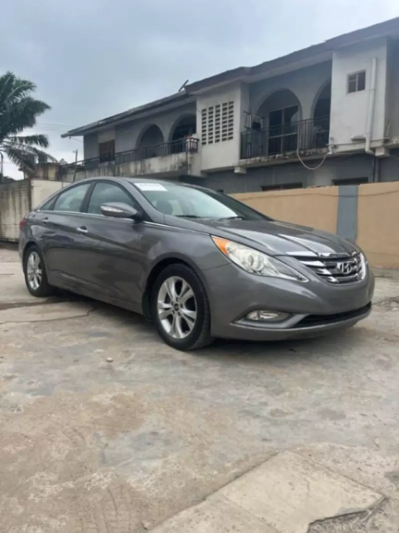 Hyundai Sonata   - 2013