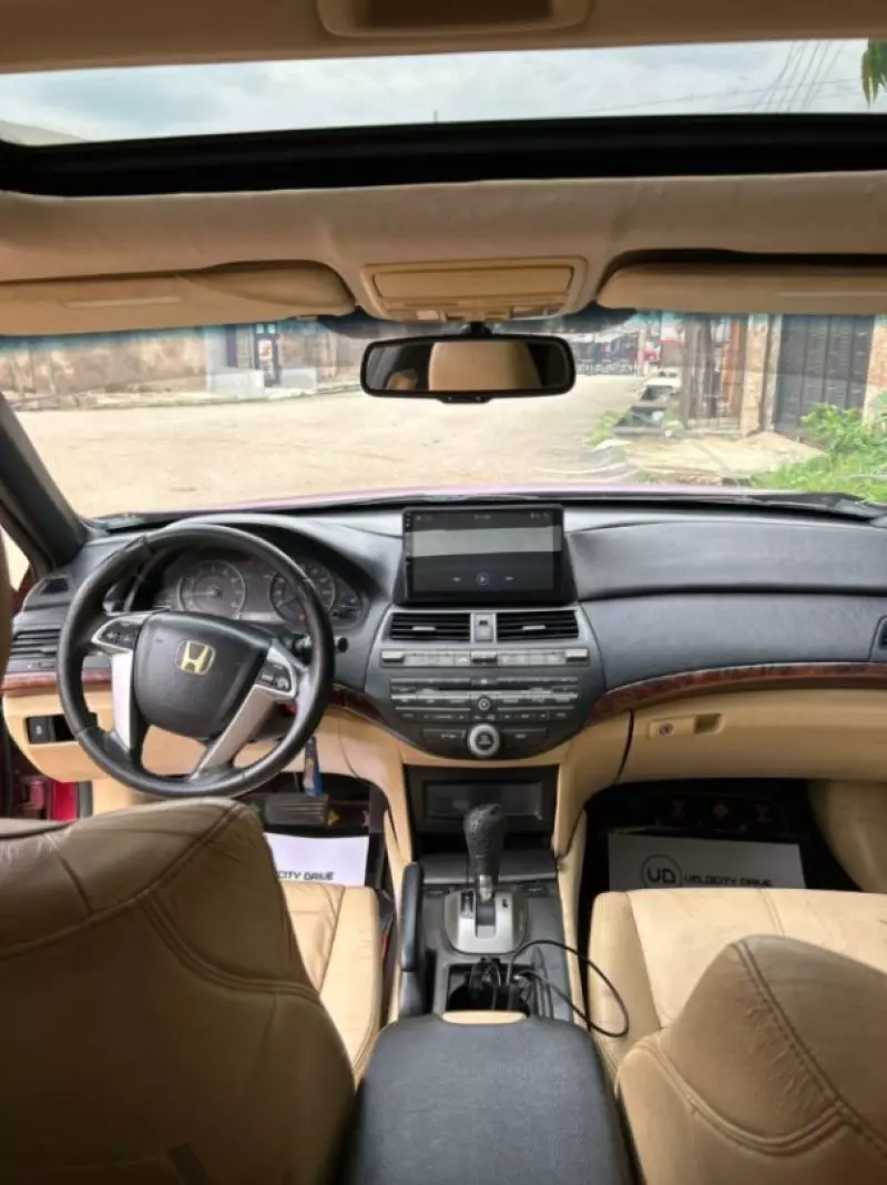 Honda Crosstour   - 2011