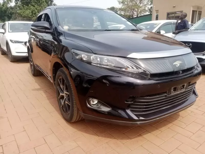 Toyota Harrier   - 2016