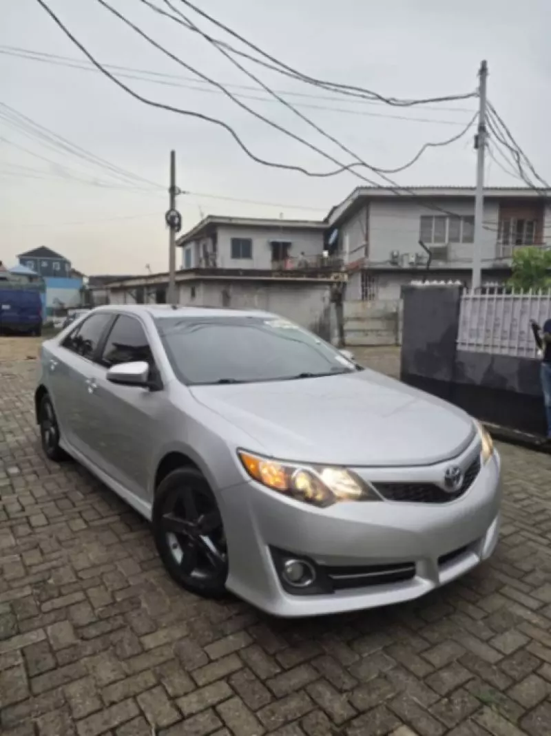 TOYOTA Camry   - 2013