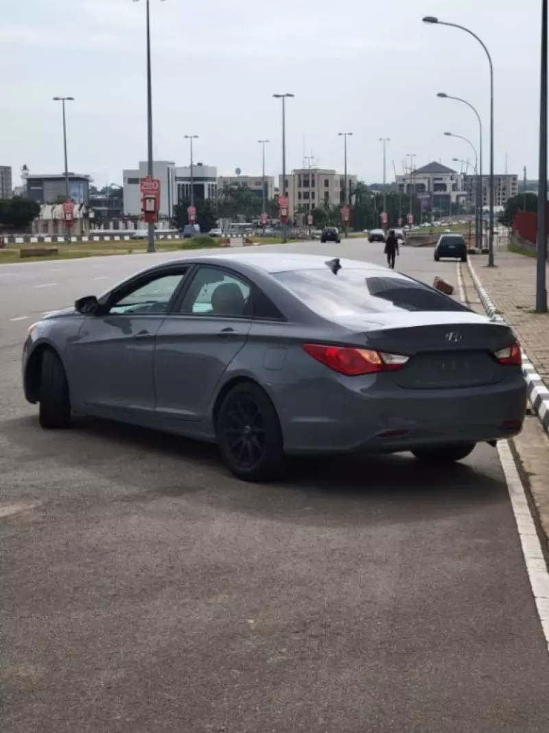 Hyundai Sonata   - 2013