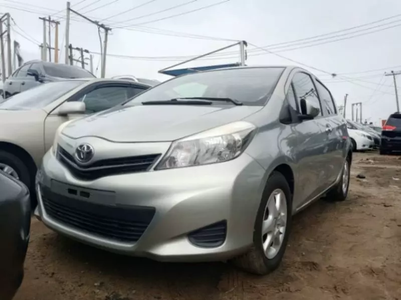 Toyota yaris   - 2011