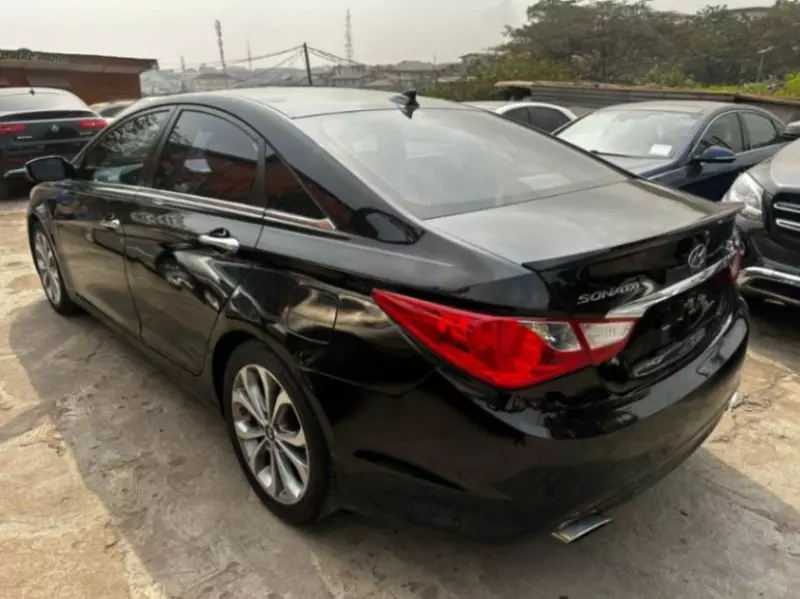 Hyundai Sonata   - 2013