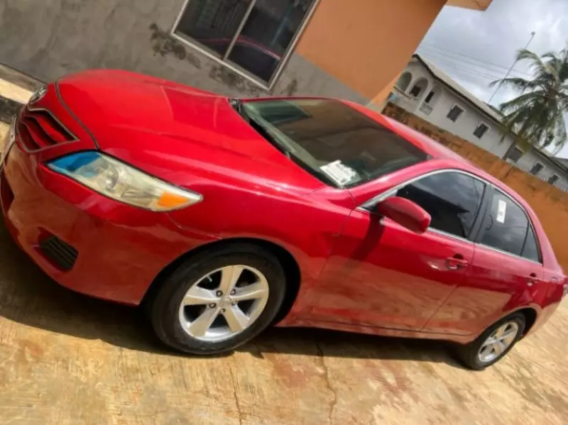 Toyota Camry   - 2010