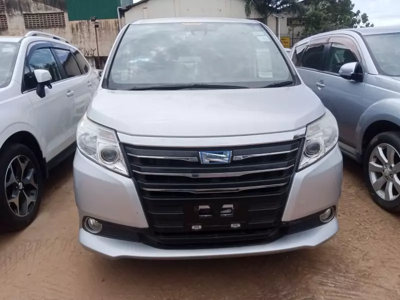 Toyota Noah Hybrid   - 2015
