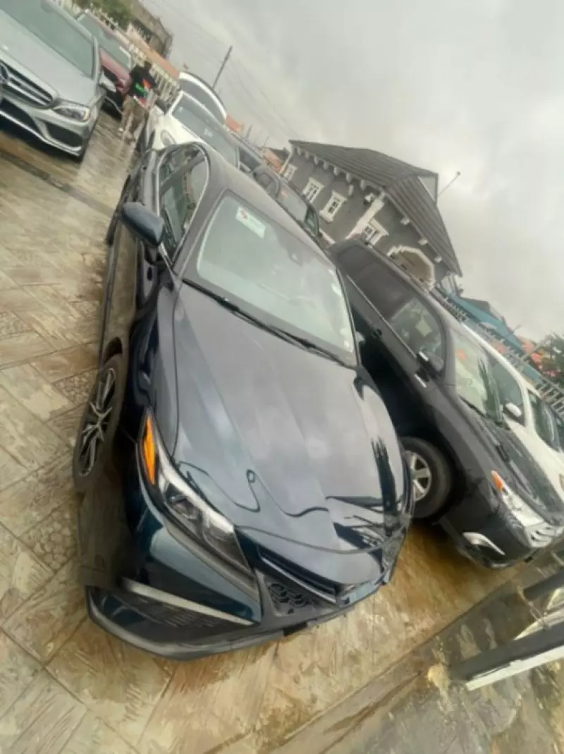 TOYOTA Camry - 2021