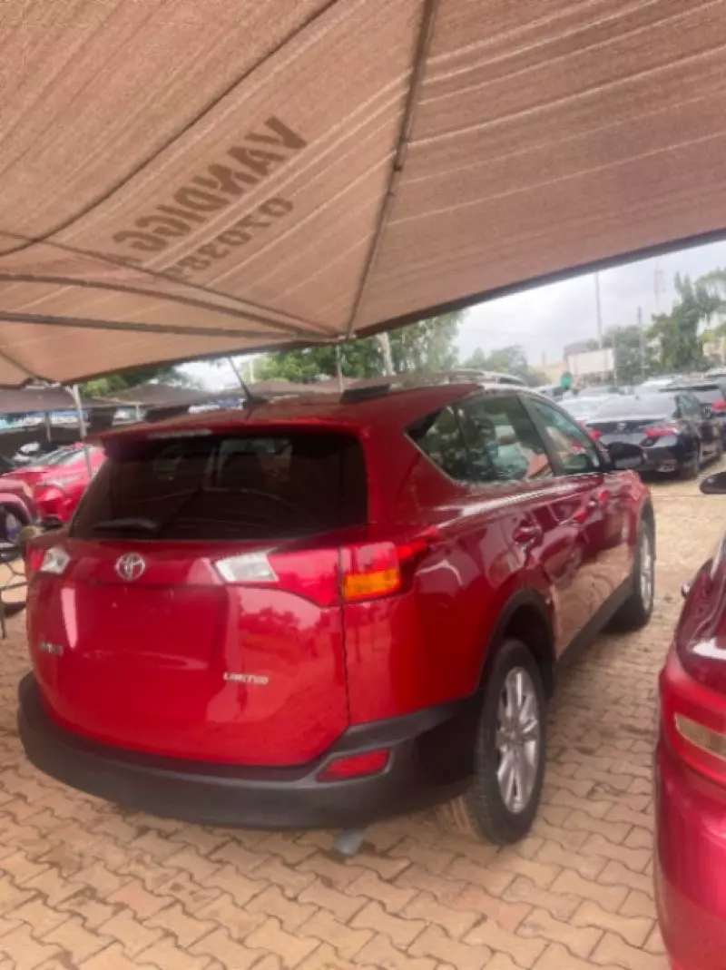 Toyota RAV 4   - 2015