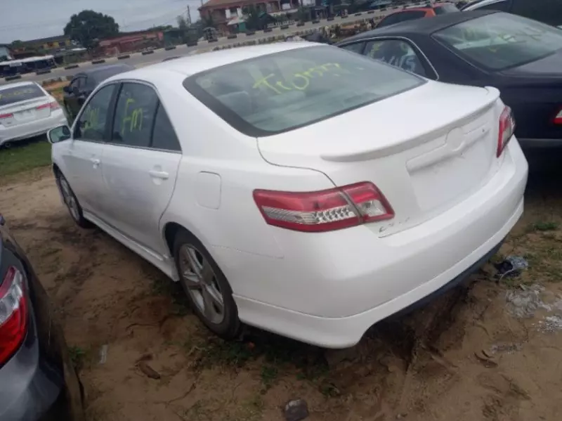 Toyota Camry   - 2011