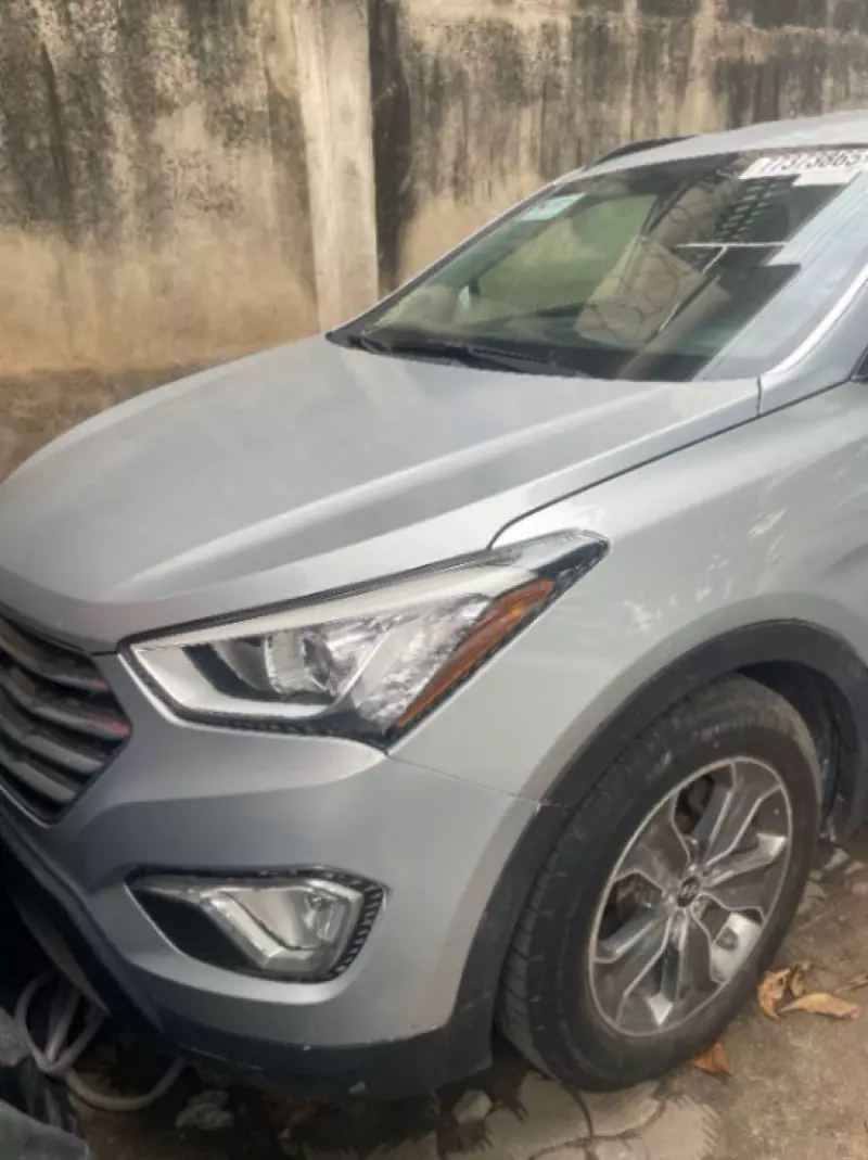 Hyundai Santa Fe   - 2014