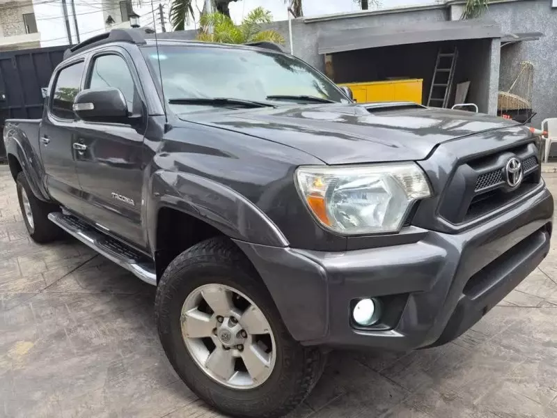 TOYOTA Tacoma - 2015