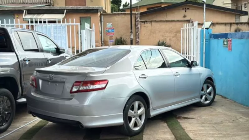 Toyota Camry   - 2010
